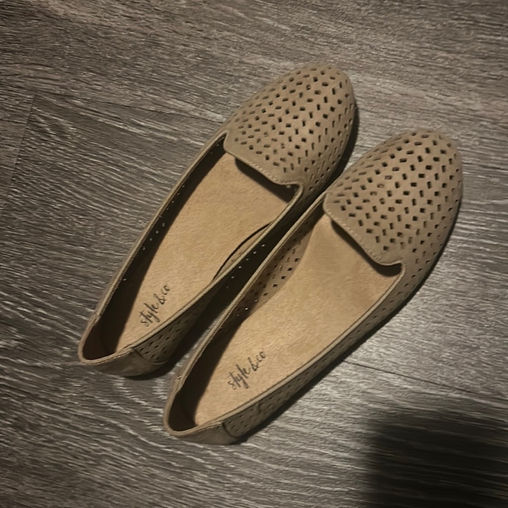 New! Tan flats